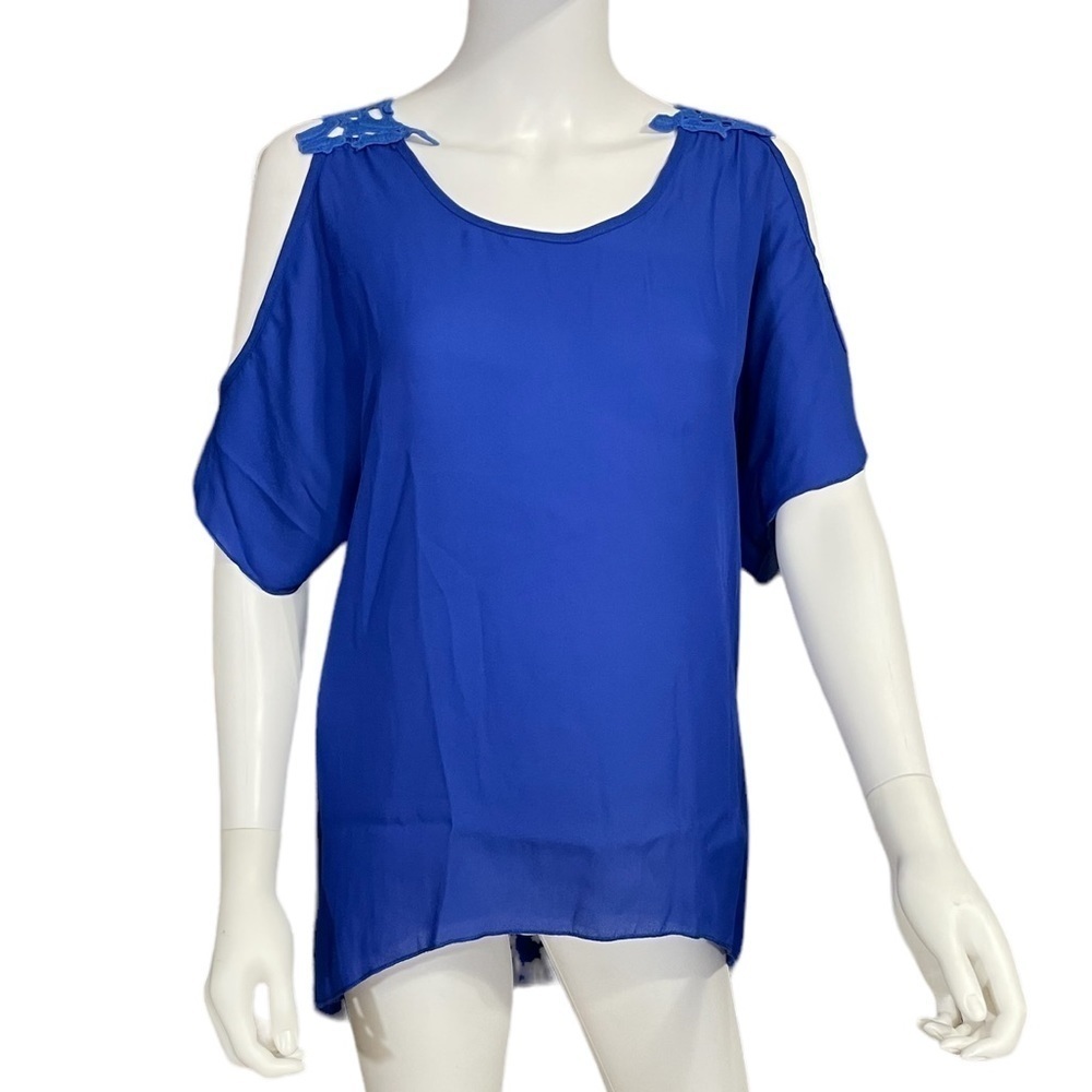 Women’s Cold Shoulder Blue Crochet Top
New - Picture 2 of 6